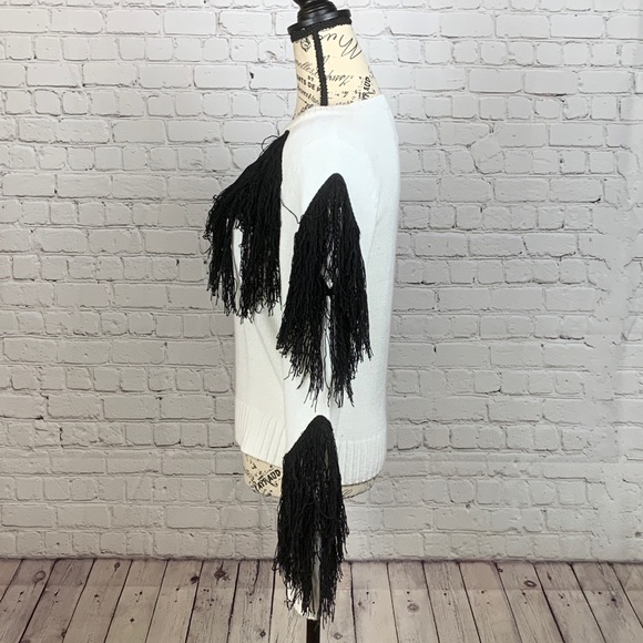 White Sweater with black fringes NY&C - Picture 2 of 6